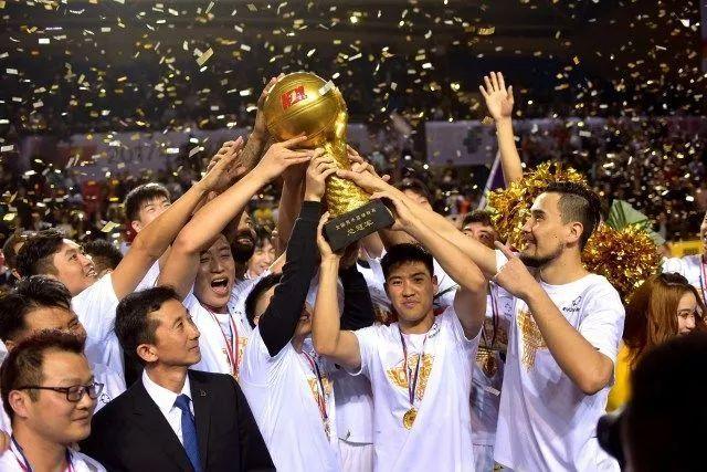 官方：大马丁当选FIFA2024年最佳门将